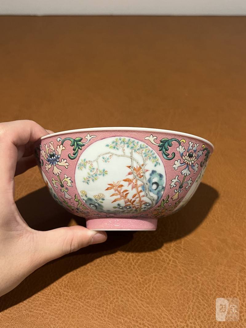清道光 粉地洋彩轧道开光丹桂飘香纹节令膳碗 - 图3